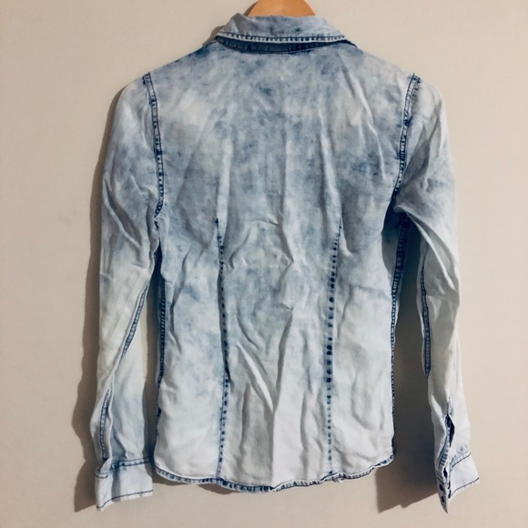 GUESS | Classic Denim Style Button-up Shirt | - Picture 2 of 4